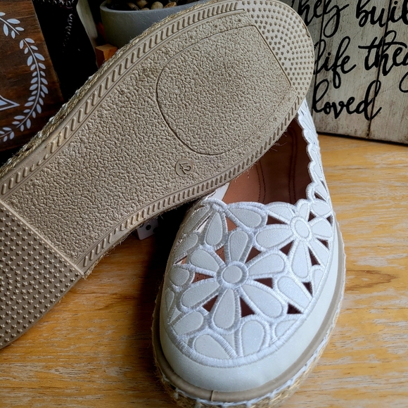 HEAWISH Women’s Daisy Ballet Flat - Picture 7 of 10